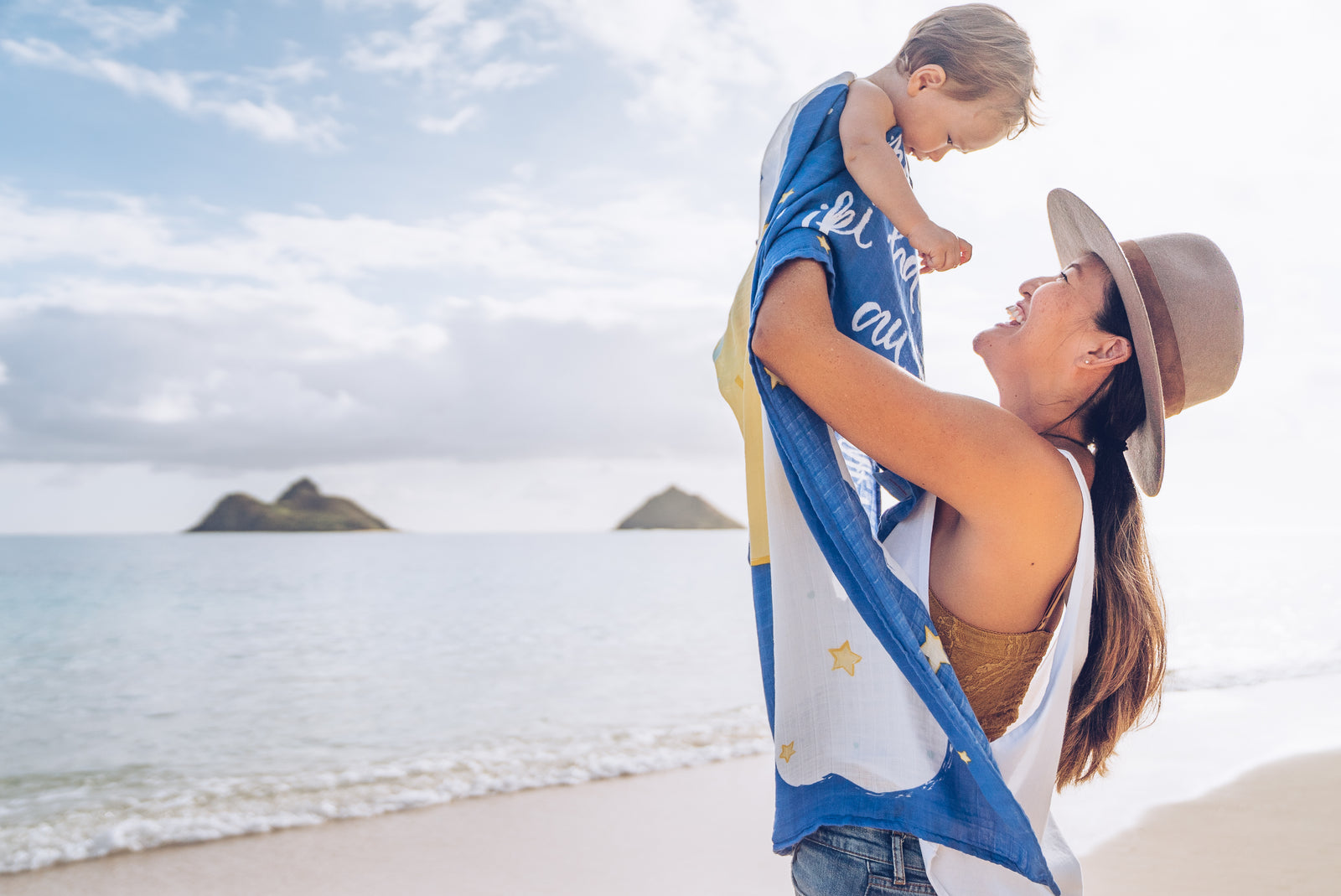 Pop-Up Mākeke - Haku Collective - Twinkle, Twinkle Little Hōkū Baby Swaddle - In Use