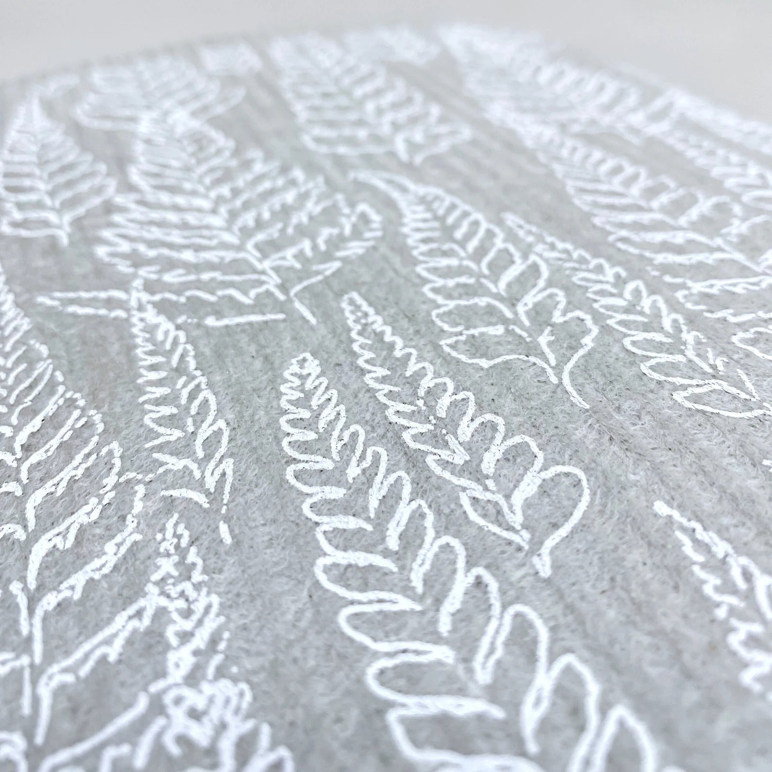 Pop-Up Mākeke - Hinu Rise - Swedish Dishcloth - Palapalai Fern in Grey - Close Up