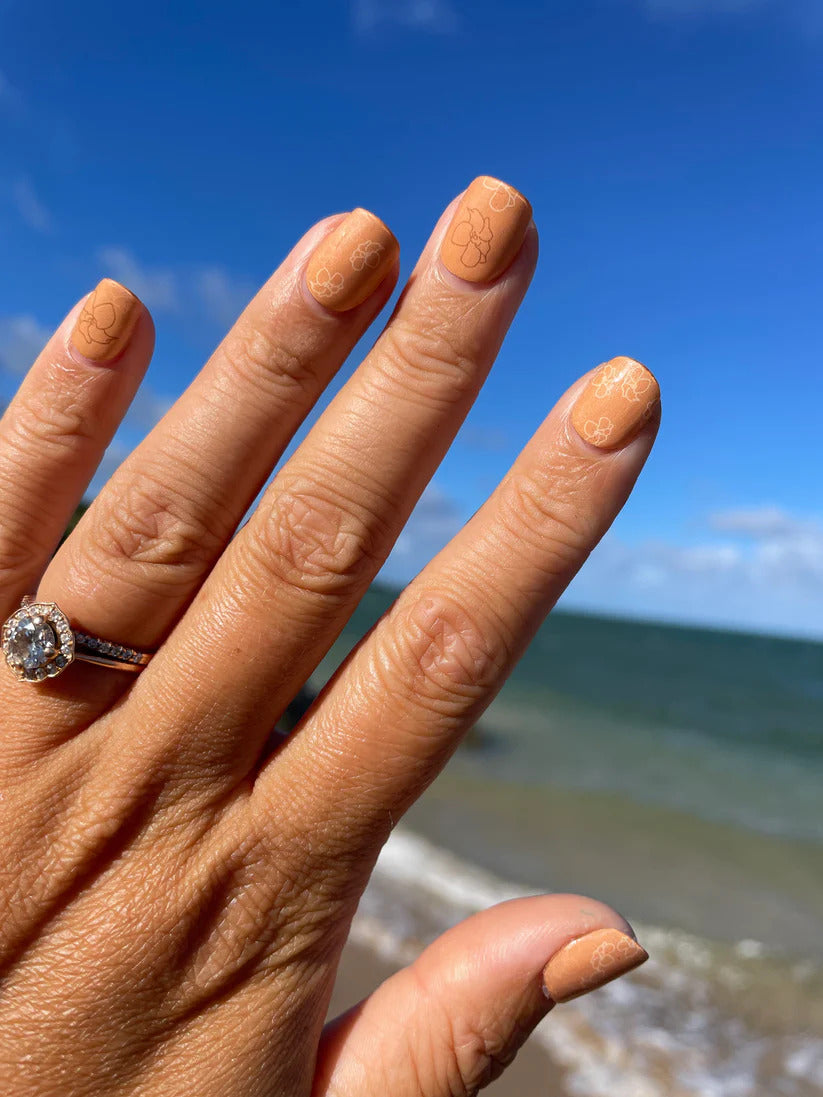 Pop-Up Mākeke - Iwi Nails - Gel Nail Strips - ʻAʻala - In Use