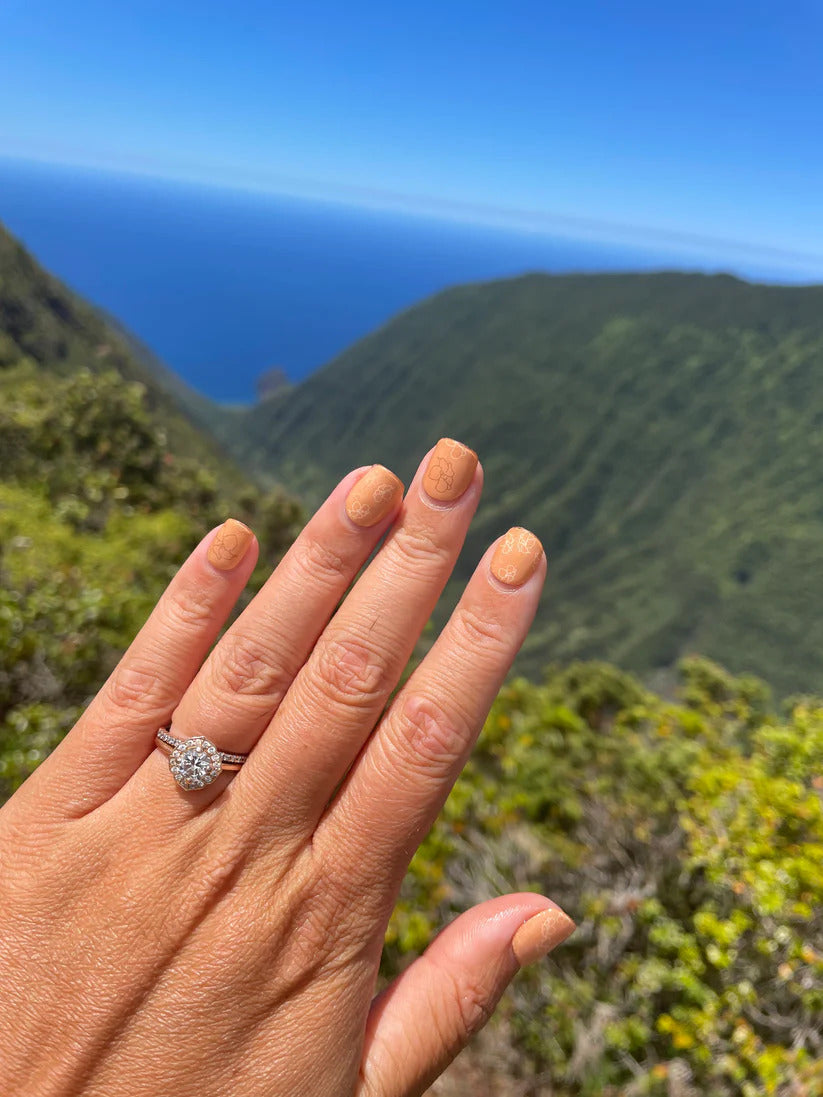 Pop-Up Mākeke - Iwi Nails - Gel Nail Strips - ʻAʻala - In Use