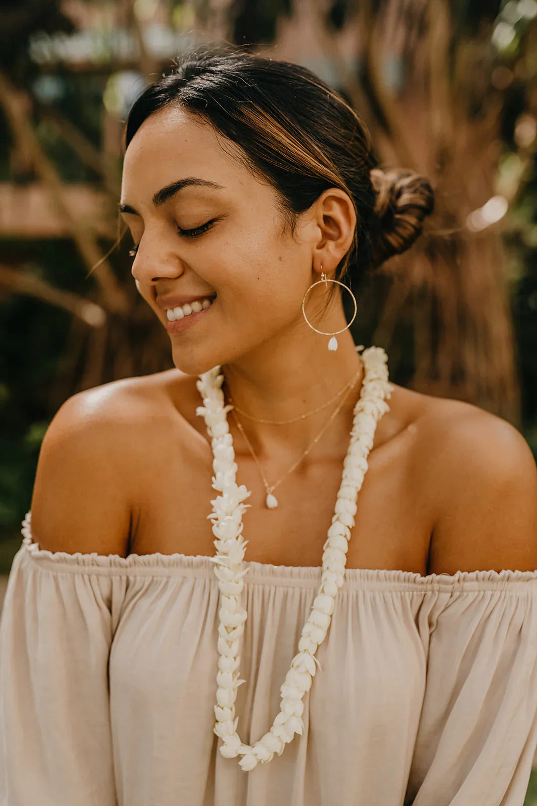 Pop-Up Mākeke - Laha'ole Designs - Pīkake 14k Gold-Fill Hoop Earrings - In Use
