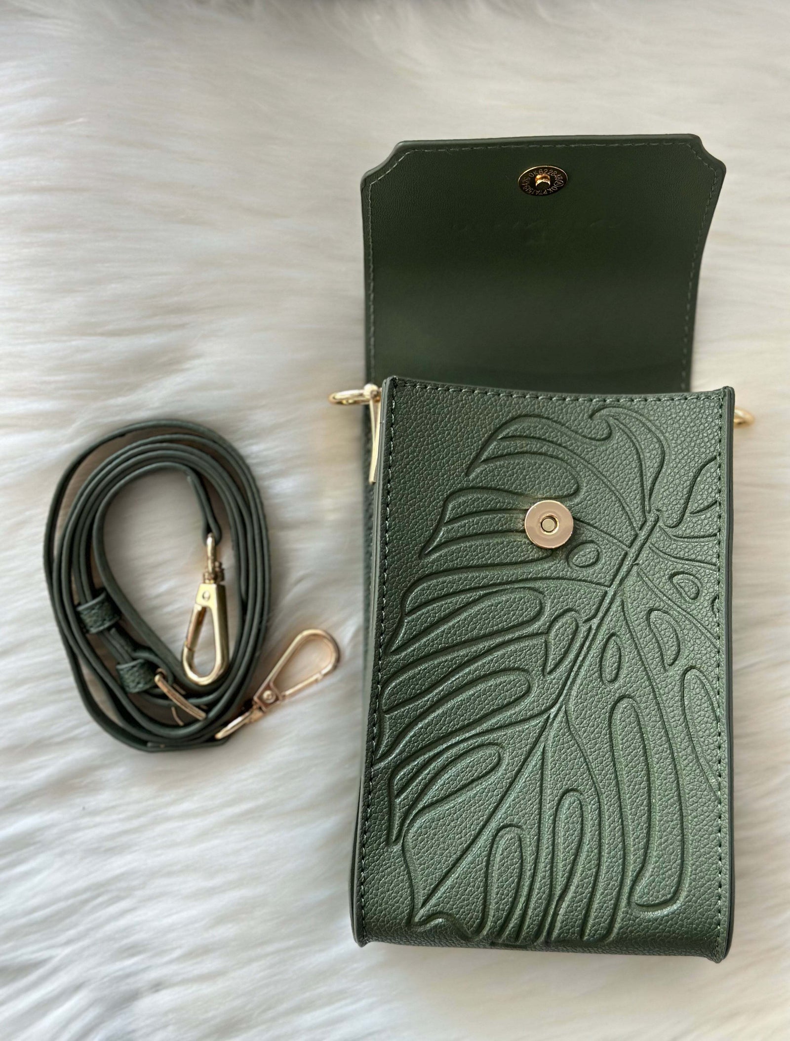 Pop-Up Mākeke - Oceans End Hawaii - Megan Crossbody Bag in Emerald - Open