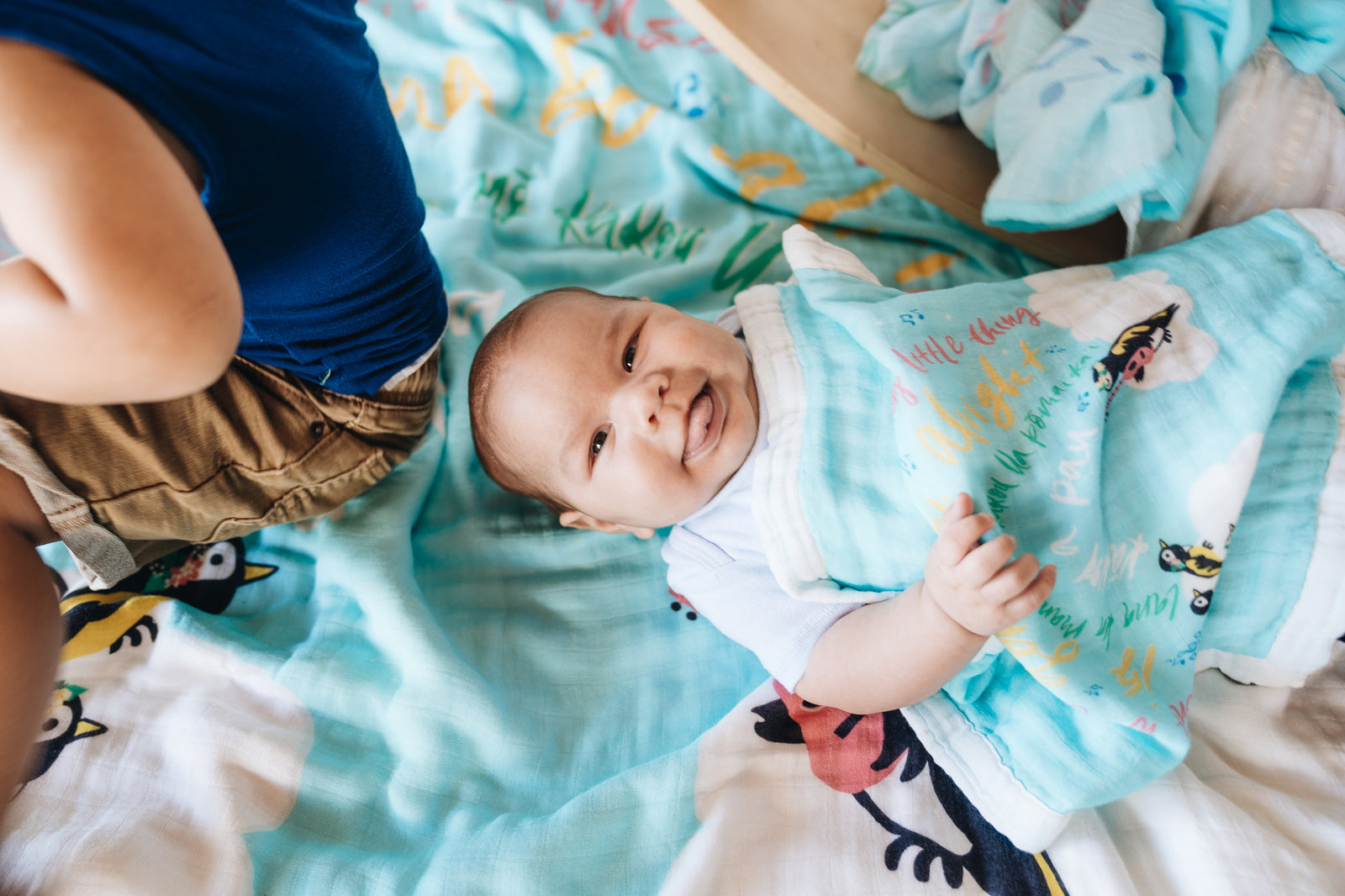 Pop-Up Mākeke - Haku Collective - Three Little Birds Security Blanket - In Use