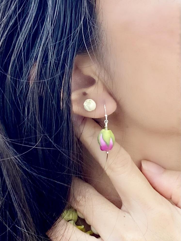 Pop-Up Mākeke - Ohana Expressions - Single Pikake Stud Earrings - Close Up