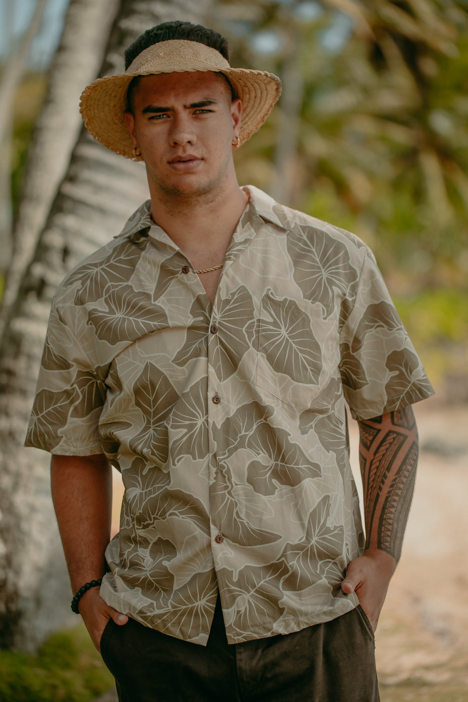 Pop-Up Mākeke - Lexbreezy Hawai'i - Men's Aloha Shirt - Kalo in Beige - Front View