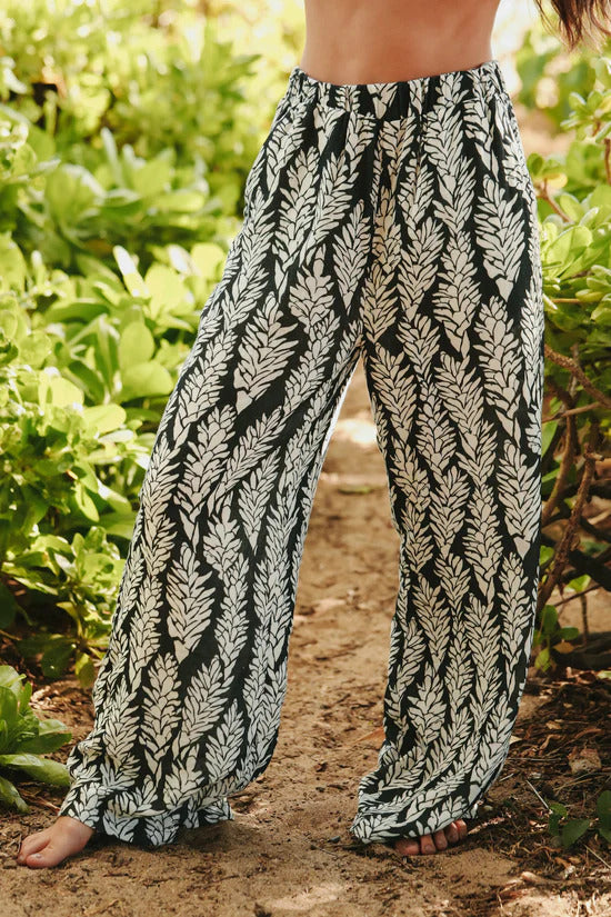 Pop-Up Mākeke - Lexbreezy Hawai'i - Soft Linen Pants - Front View - Up Close