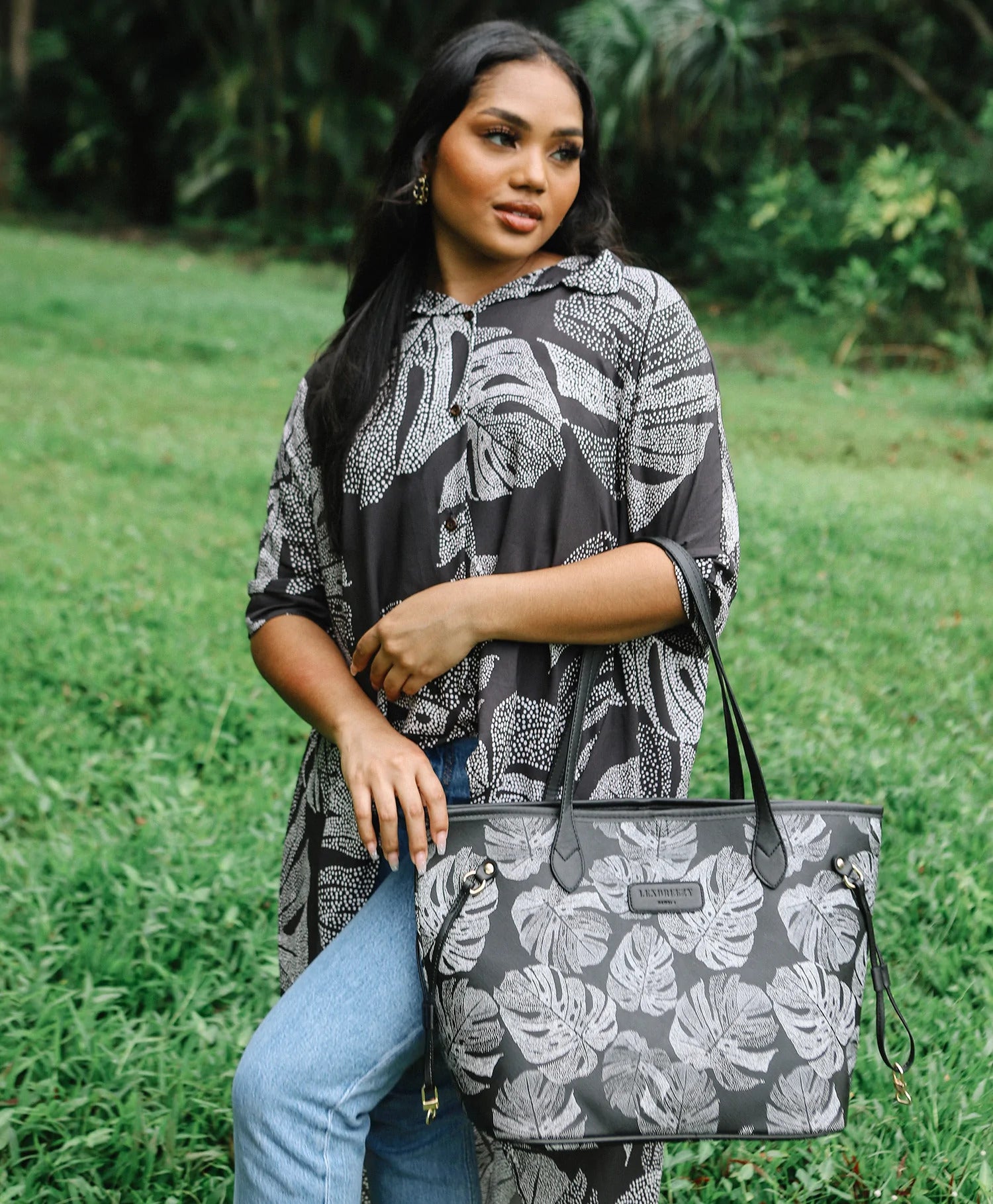 Pop-Up Mākeke - Lexbreezy Hawai'i - ʻEke Bag Set – Mandala Monstera - Front View