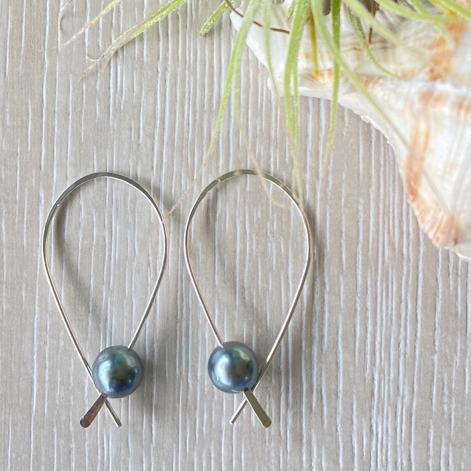 Pop-Up Mākeke - Stacey Lee Designs - Tahitian Pearl Twist Sterling Silver Earrings