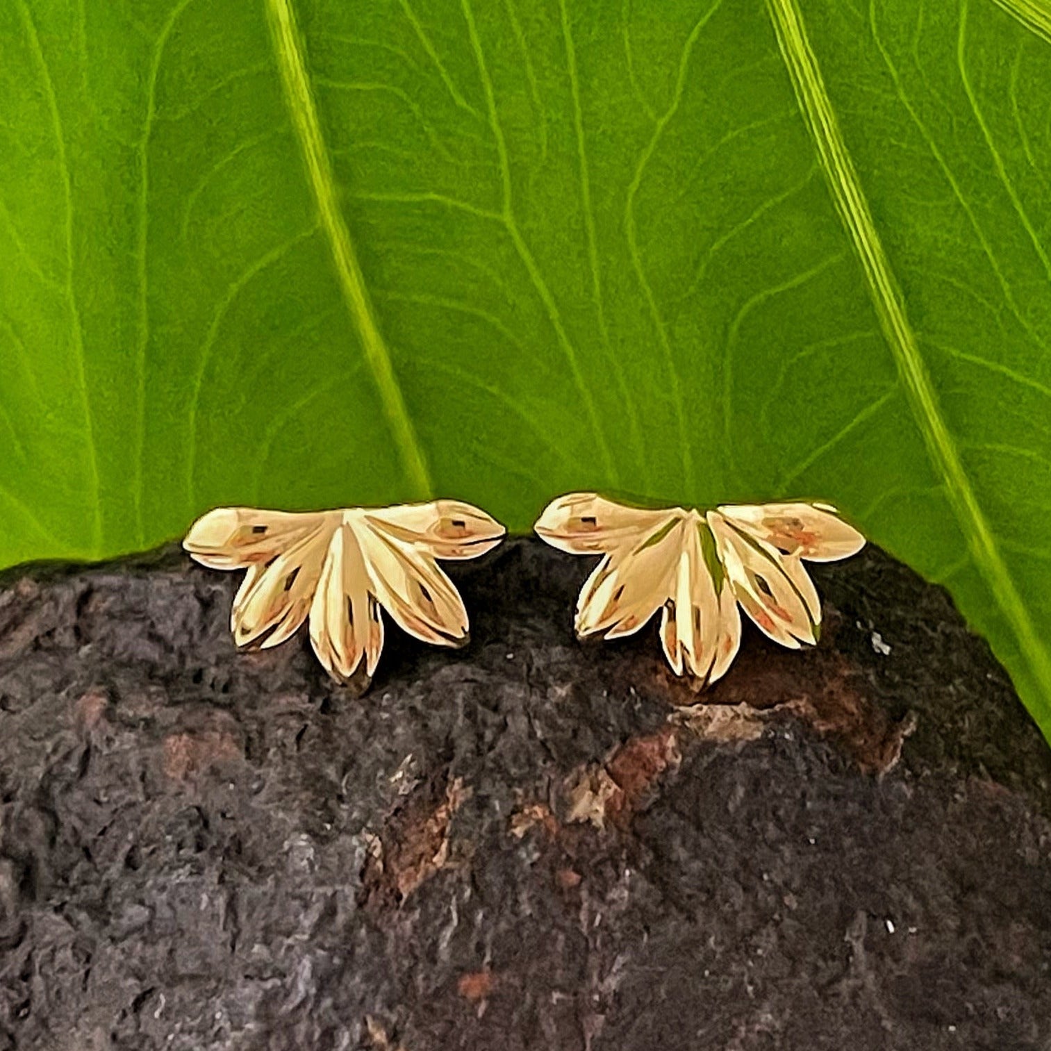 Pop-Up Mākeke - Te Hotu Mana Creations - Naupaka Gold Plated Stud Earrings