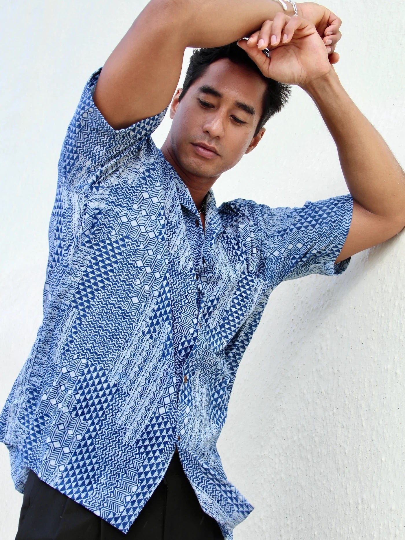 Men's Aloha Short Sleeve Shirt - Huakai in Indigo & White