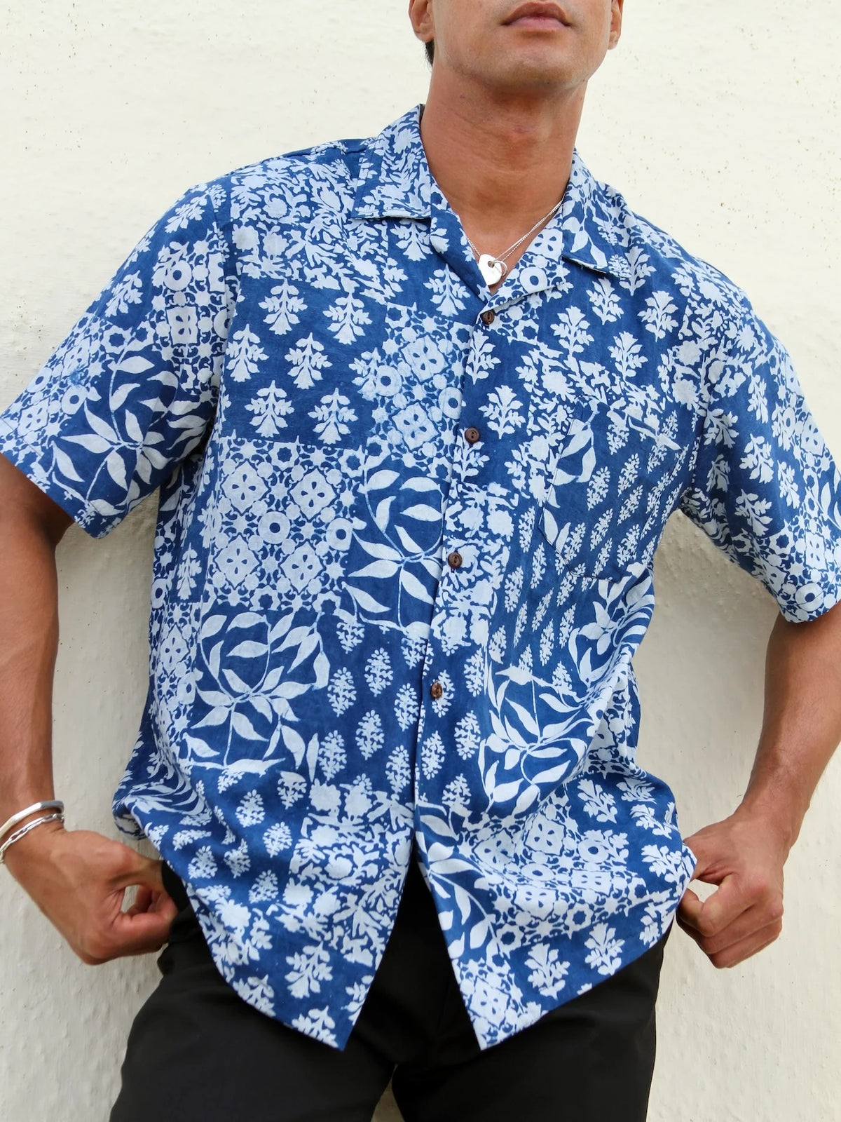Men's Aloha Short Sleeve Shirt - Moana in Indigo &amp; White
