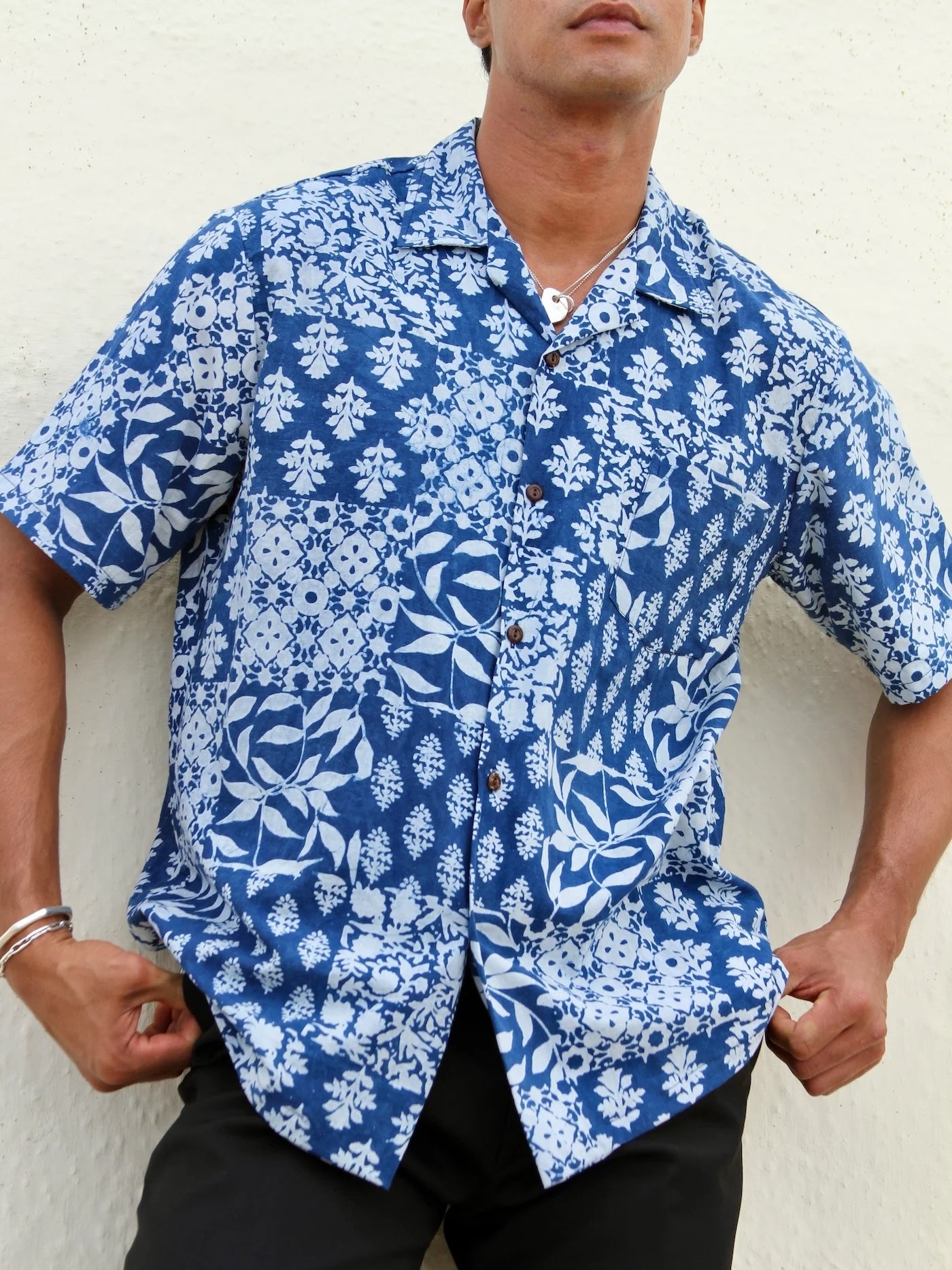 Men's Aloha Short Sleeve Shirt - Moana in Indigo & White
