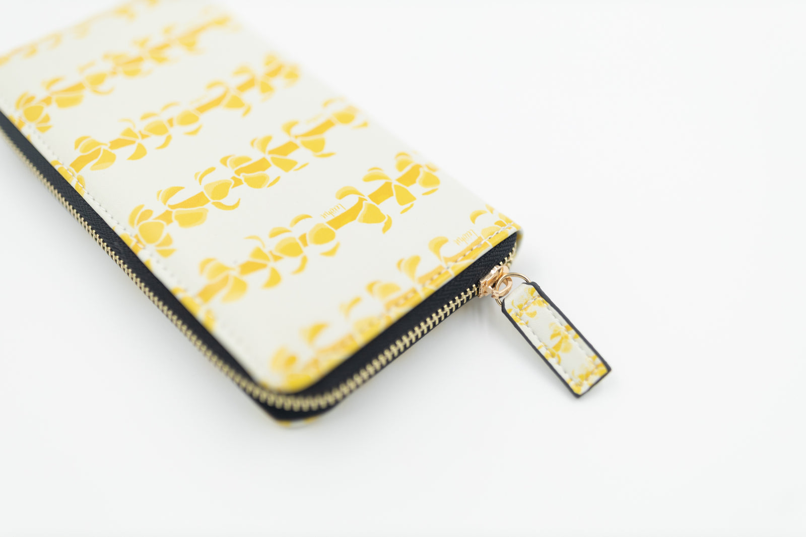 Puakenikeni Lei Wallet