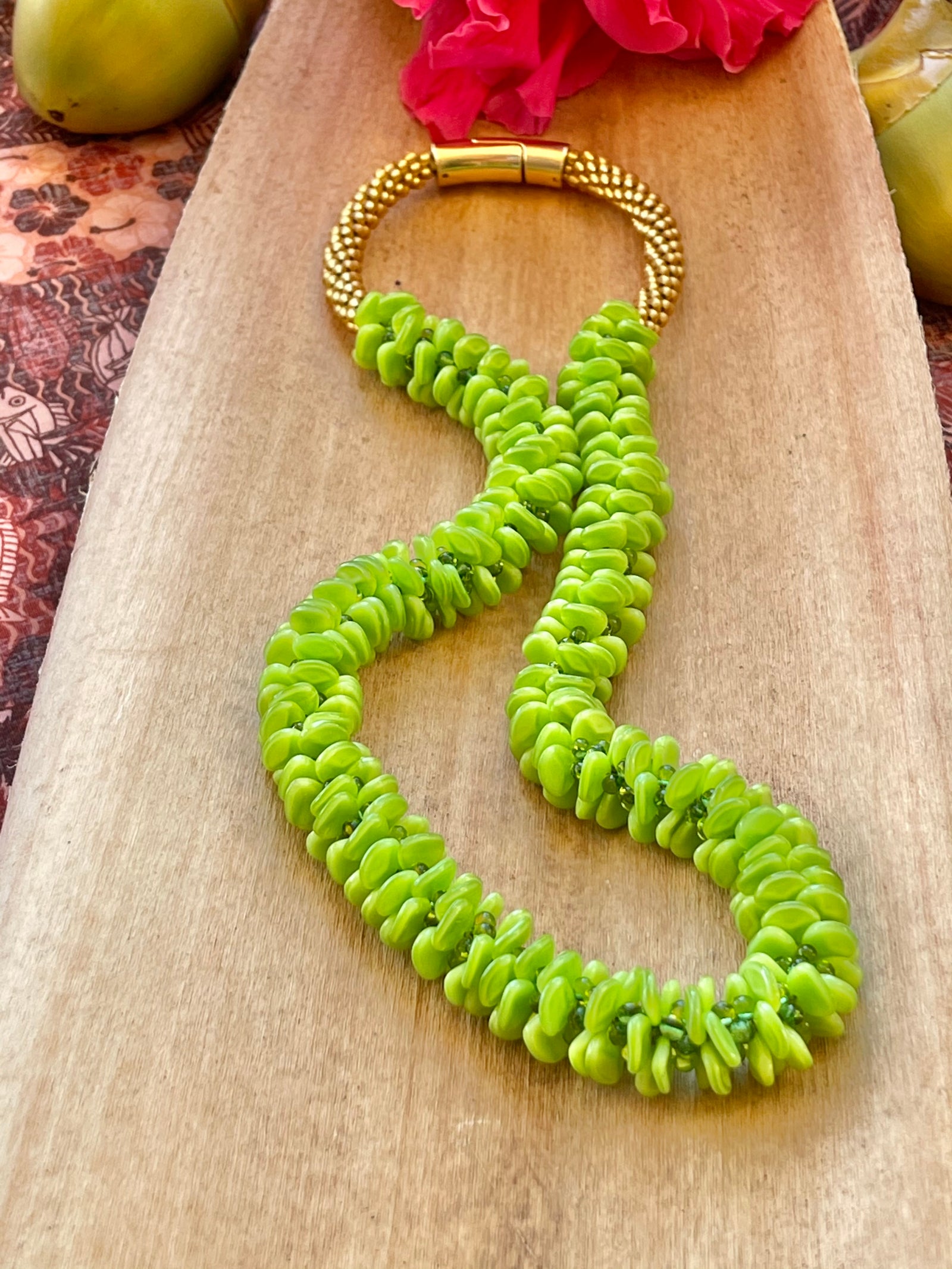 Pop-Up Mākeke - Akalei Designs - Bright Green Orchid Lei - Laid Down