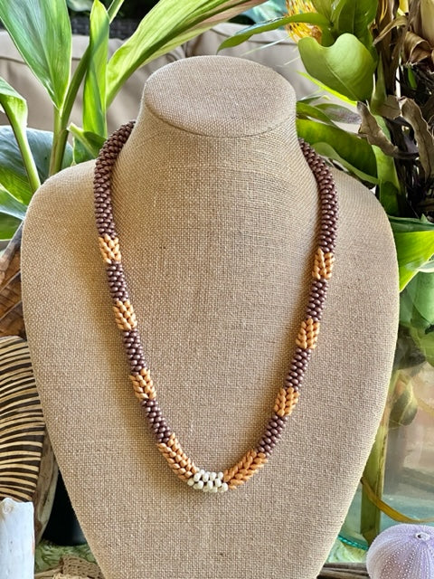 Pop-Up Mākeke - Akalei Designs - Gold & Champagne Picasso Island Style Necklace - Front View Close Up