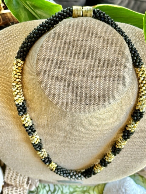 Pop-Up Mākeke - Akalei Designs - Khaki and Yellow Picasso with Olive Baroque Necklace