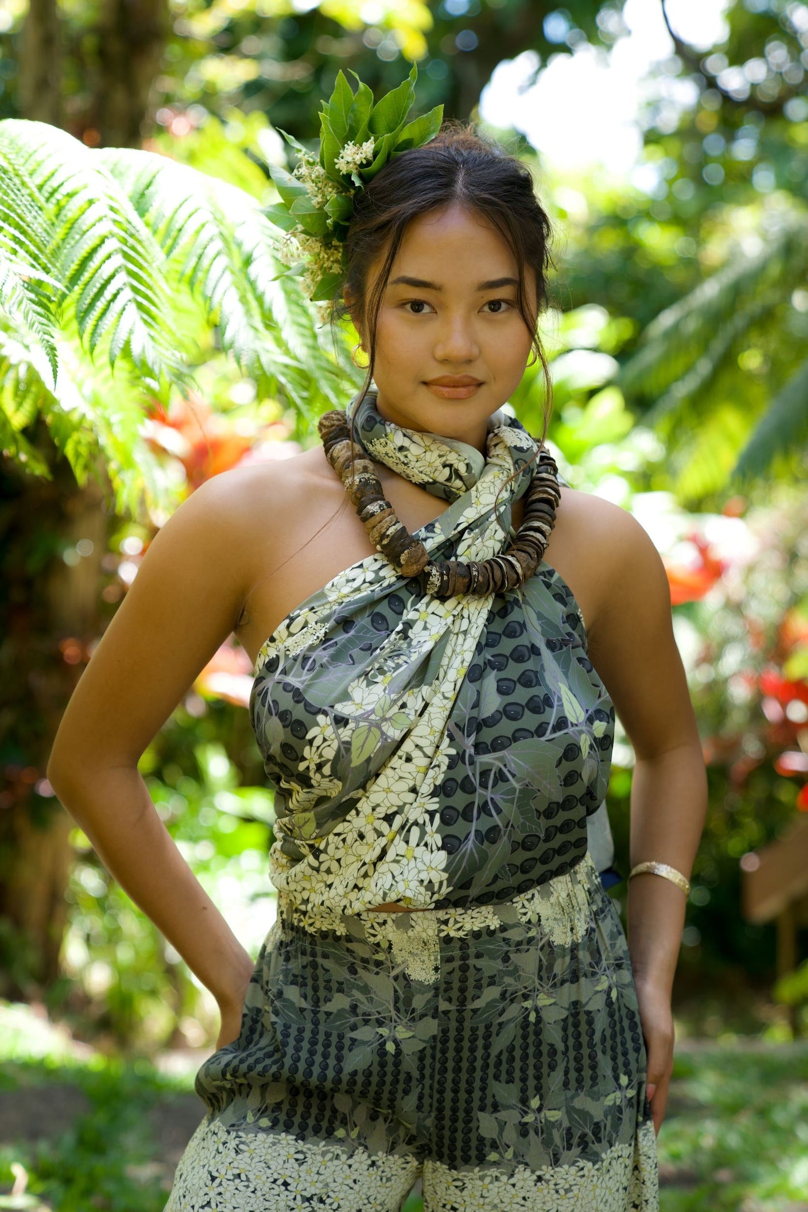 Pop-Up Mākeke - David Shepard Hawaii - Kukui Legacy Pareo/Sarong - Top Use - Front View