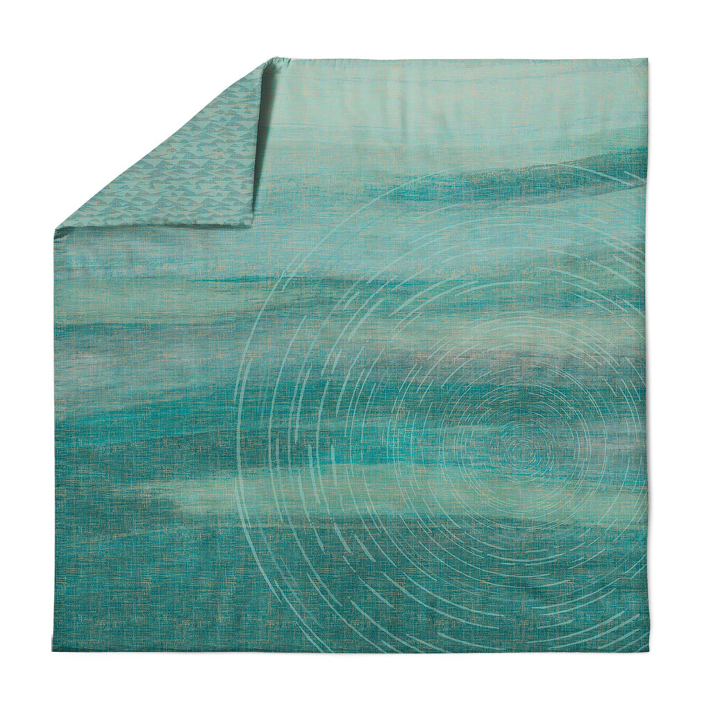 Pop-Up Mākeke - Noho Home - Kilo Hōkū Comforter - Ocean - In Use