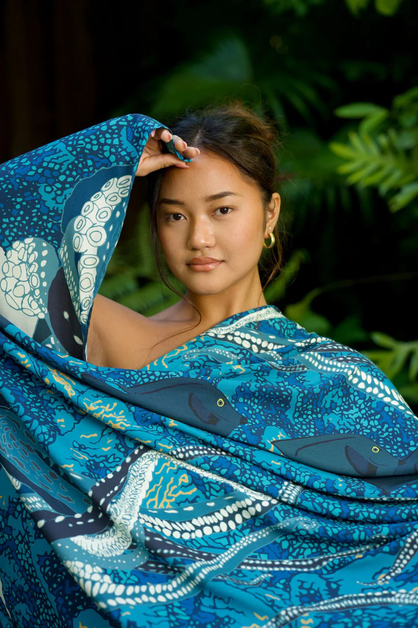 Pop-Up Mākeke - David Shepard Hawaii - Hidden He‘e Pareo & Sarong - Shawl Use