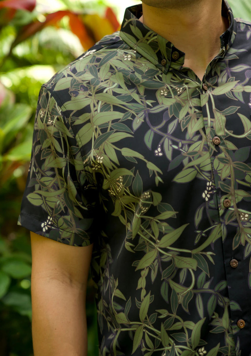 Pop-Up Mākeke - David Shepard Hawaii - Maile Black Men's Aloha Shirt - Close Up