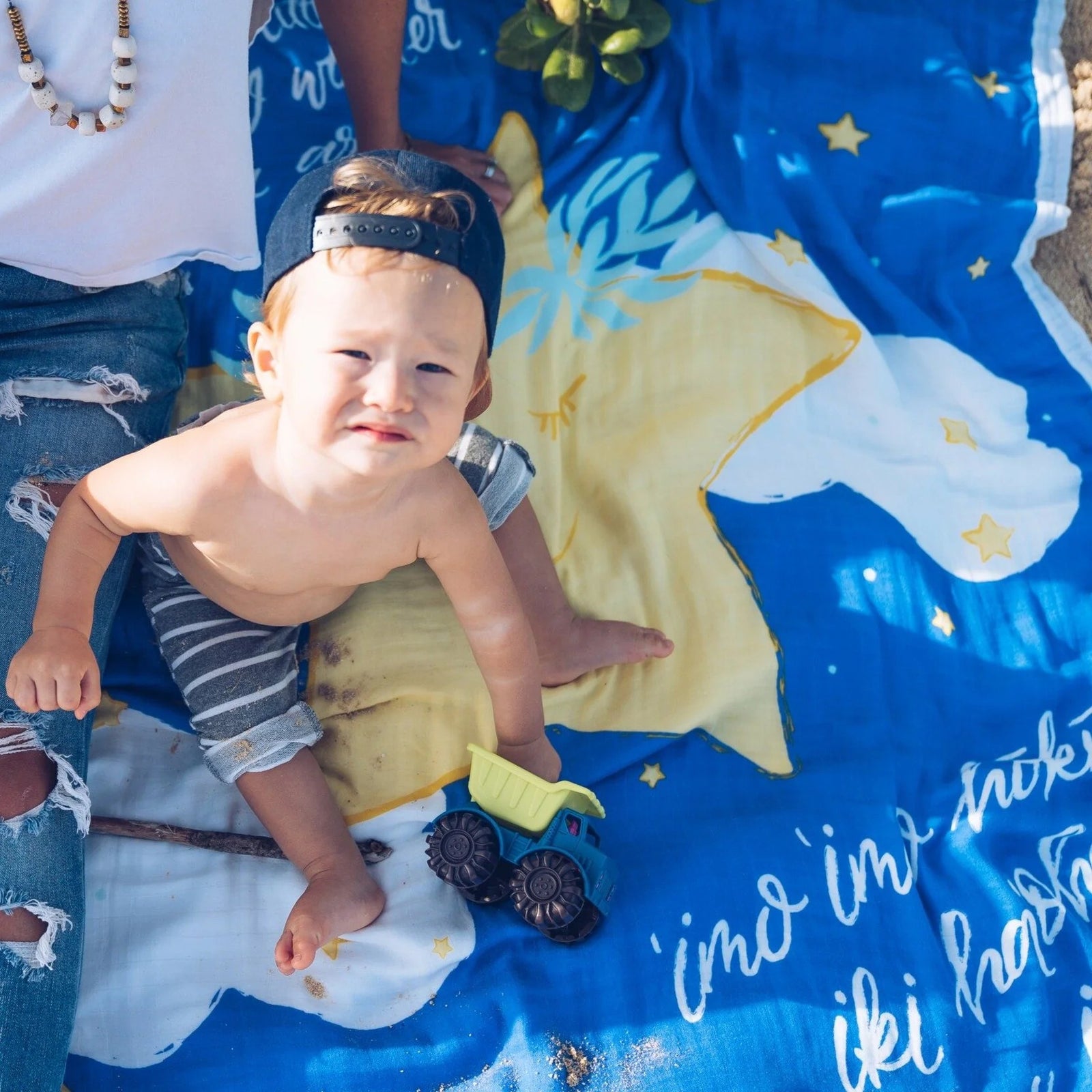 Pop-Up Mākeke - Haku Collective - Twinkle, Twinkle Little Hōkū Baby Quilt - In Use