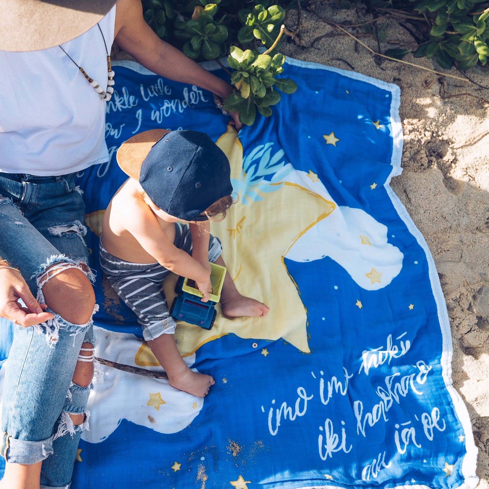 Pop-Up Mākeke - Haku Collective - Twinkle, Twinkle Little Hōkū Baby Quilt - In Use