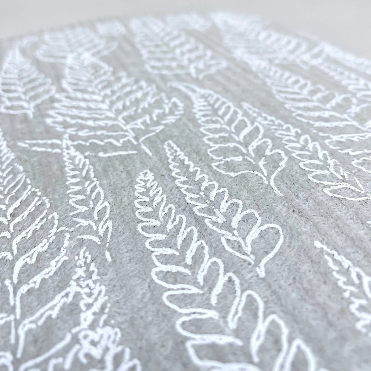 Pop-Up Mākeke - Hinu Rise - Swedish Dishcloth - Palapalai Fern in Grey - Close Up