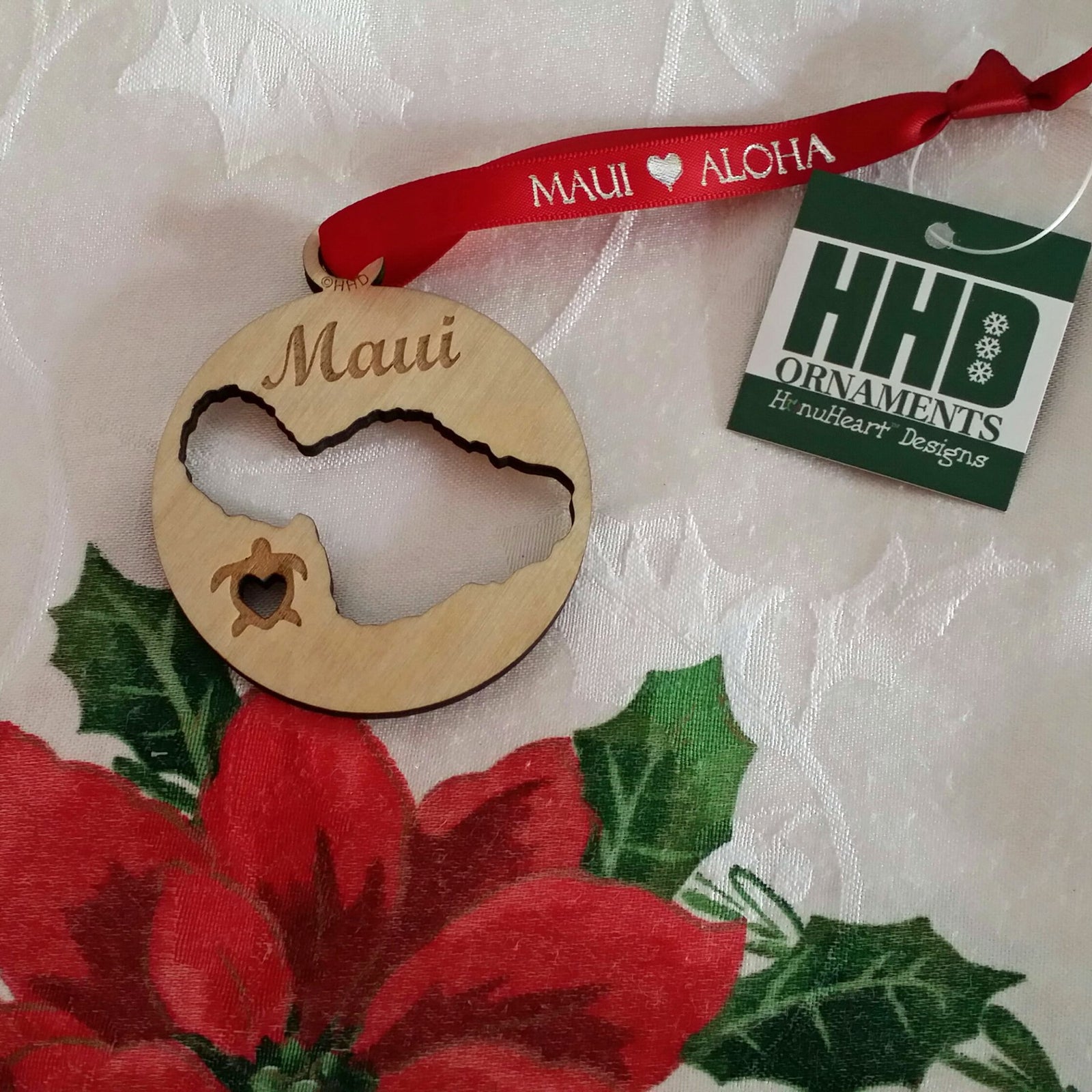 Pop-Up Mākeke - HonuHeart Designs - Maui Birchwood Hawaiian Christmas Ornament - Front View