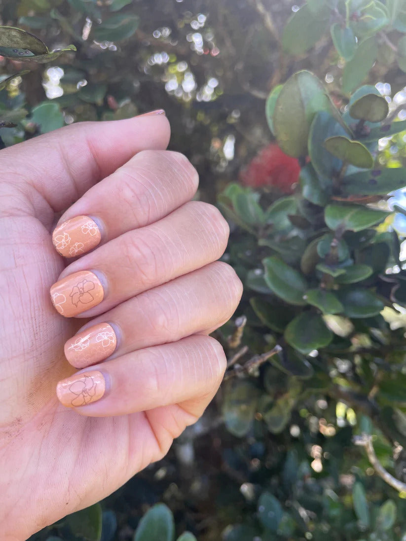 Pop-Up Mākeke - Iwi Nails - Gel Nail Strips - ʻAʻala - In Use