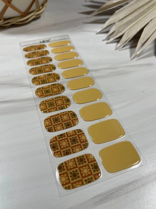 Gel Nail Strips - Mokulehua x Iwi Nails: Retro ʻUlu Quilt