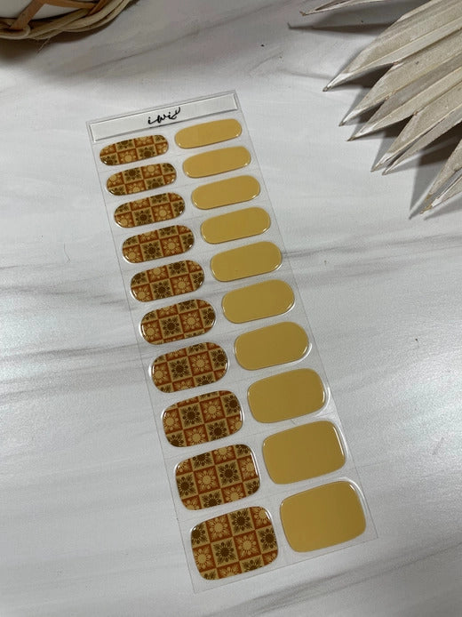 Gel Nail Strips - Mokulehua x Iwi Nails: Retro ʻUlu Quilt