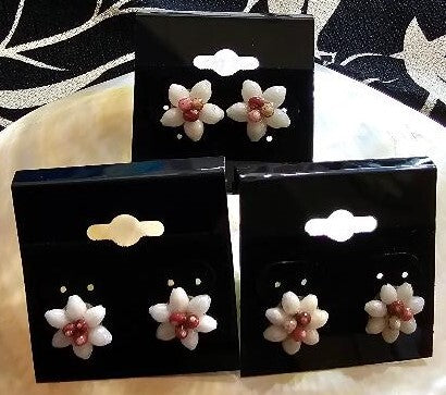 Pop-Up Mākeke - JJ Ohana - Niʻihau Shell Medium Daisy Stud Earrings #121 - Different Colors
