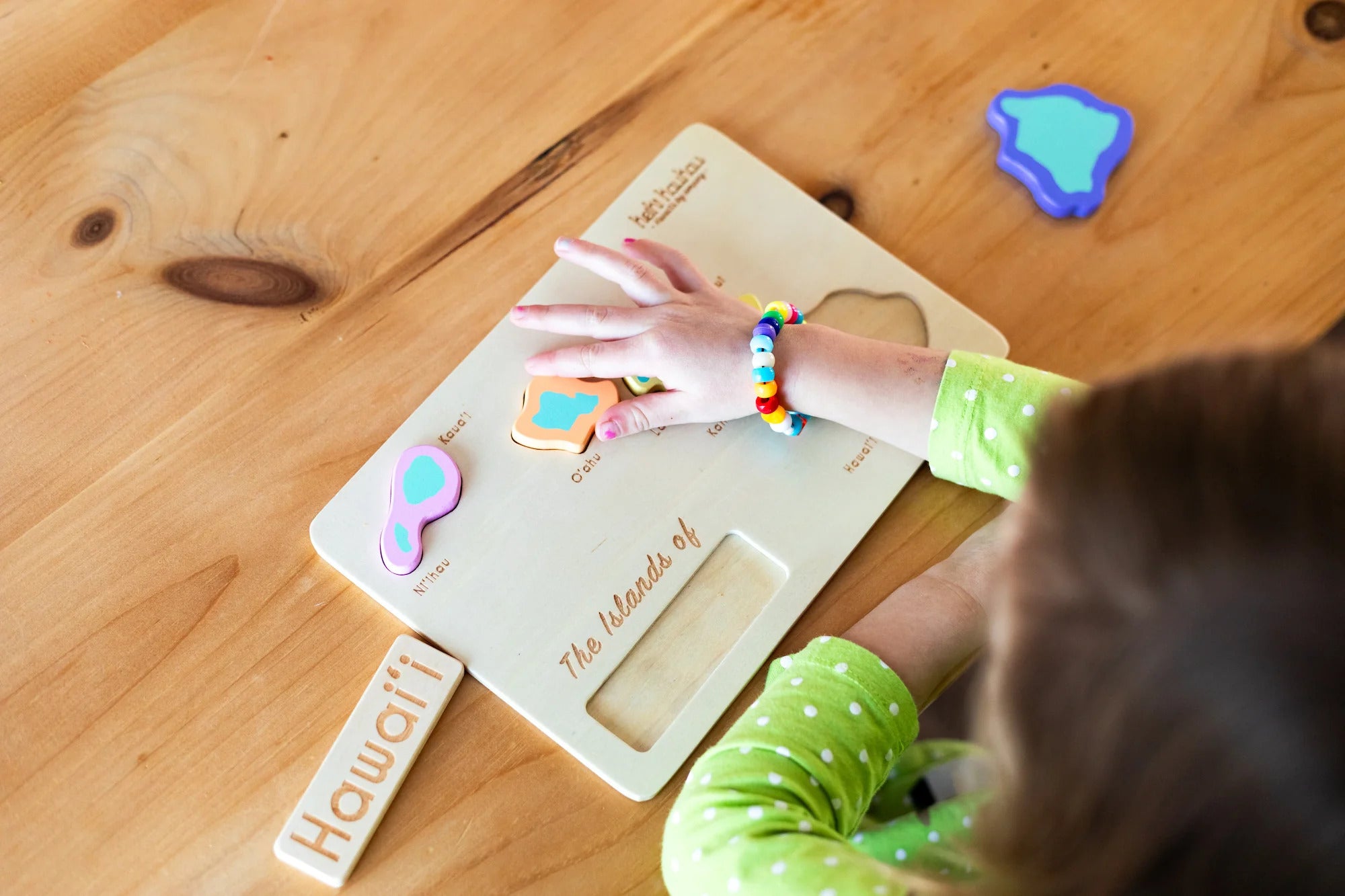 Pop-Up Mākeke - Keiki Kaukau - Hawaiian Islands Chunky Wood Puzzle - In Use