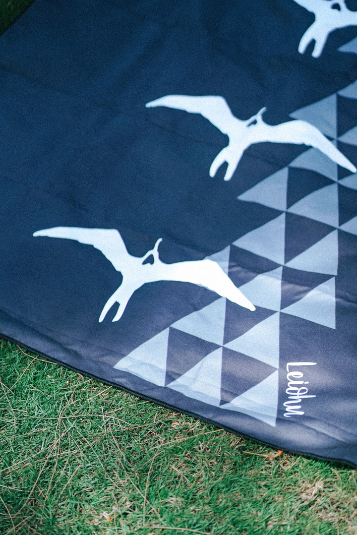 Pop-Up Mākeke - Leiohu Designs - Microfiber Beach Towel - Iwa - Close Up