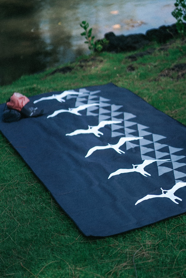 Pop-Up Mākeke - Leiohu Designs - Microfiber Beach Towel - Iwa