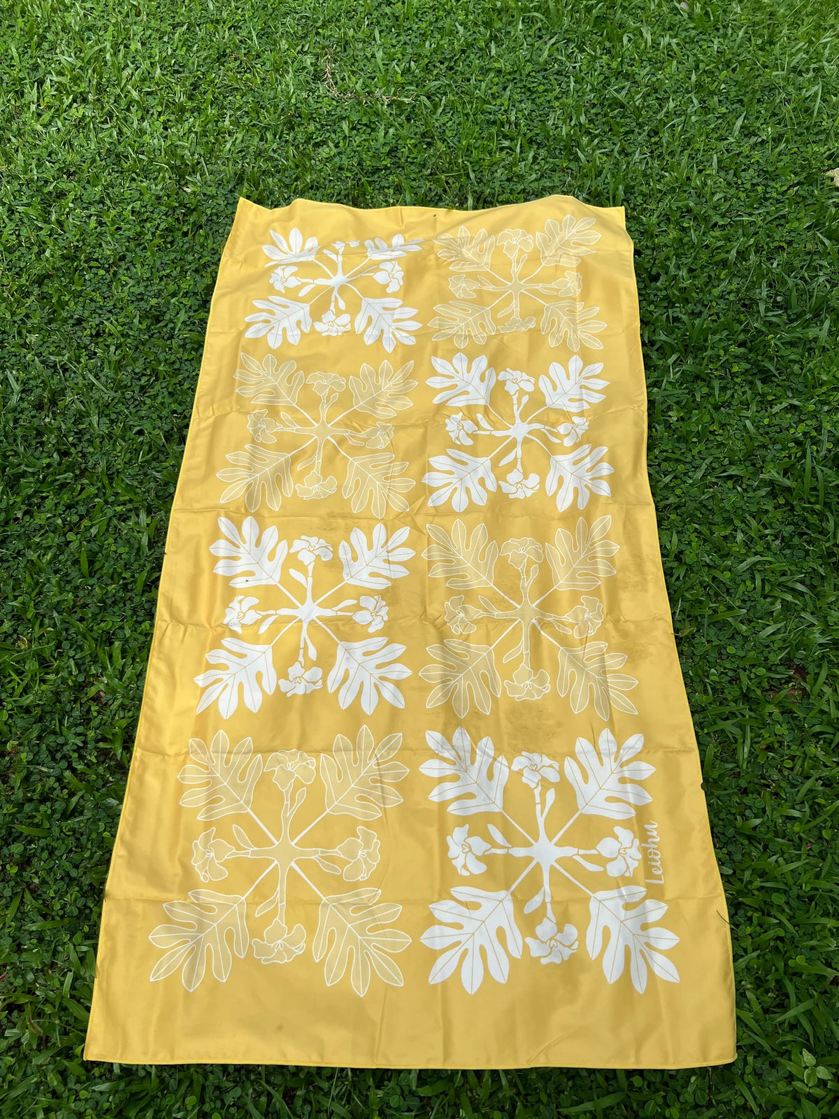 Microfiber Beach Towel - Puakenikeni Quilt