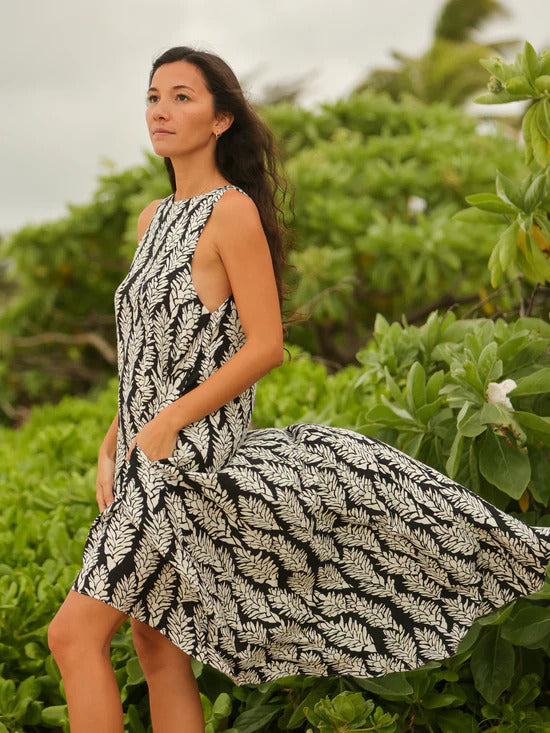 Pop-Up Mākeke - Lexbreezy Hawai&#39;i - Kailua Hi-Lo Dress – Awapuhi in Black &amp; White - Side View