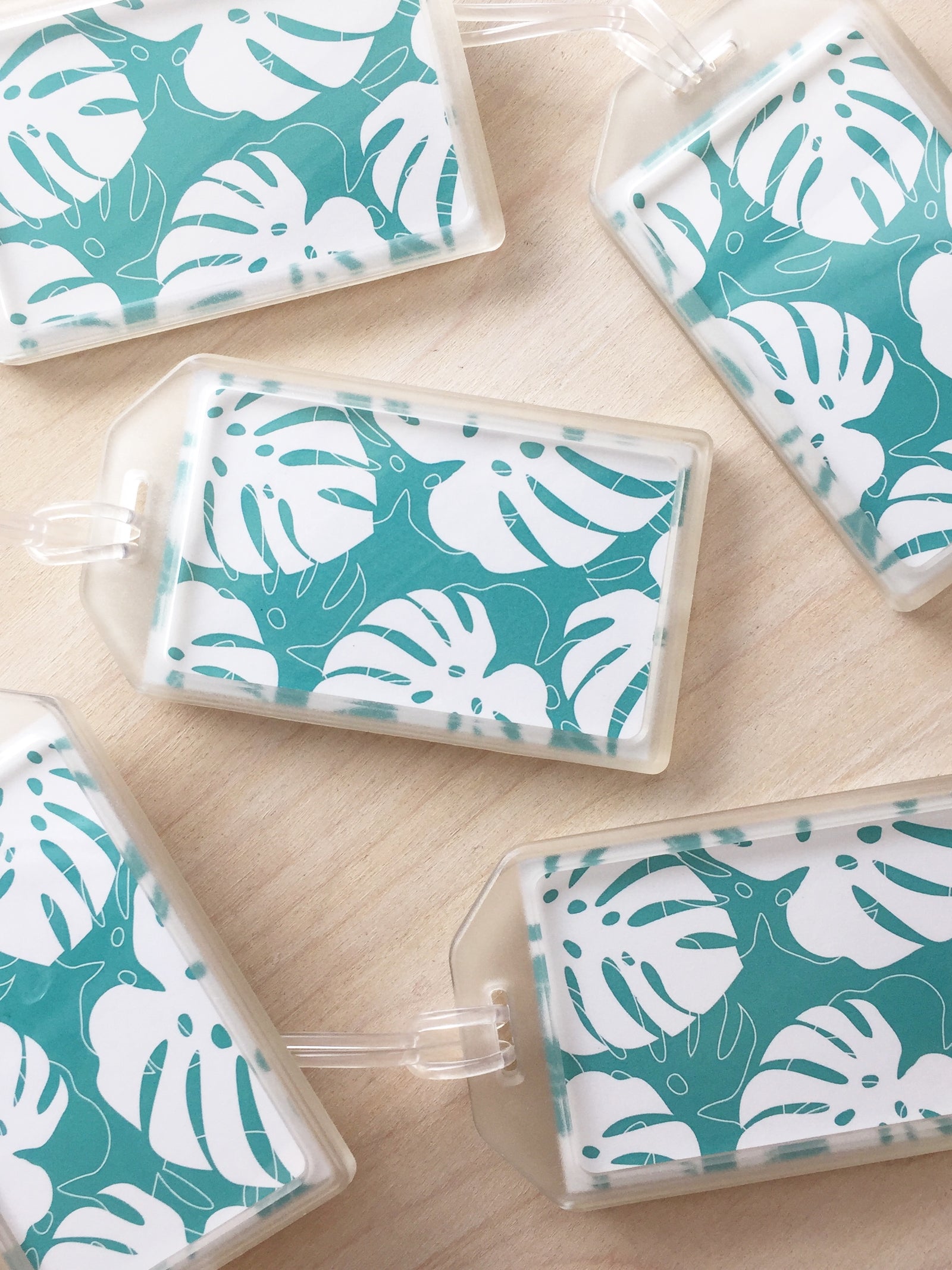 Pop-Up Mākeke - Matsumoto Studio - Blue Monstera Plastic Luggage Tag