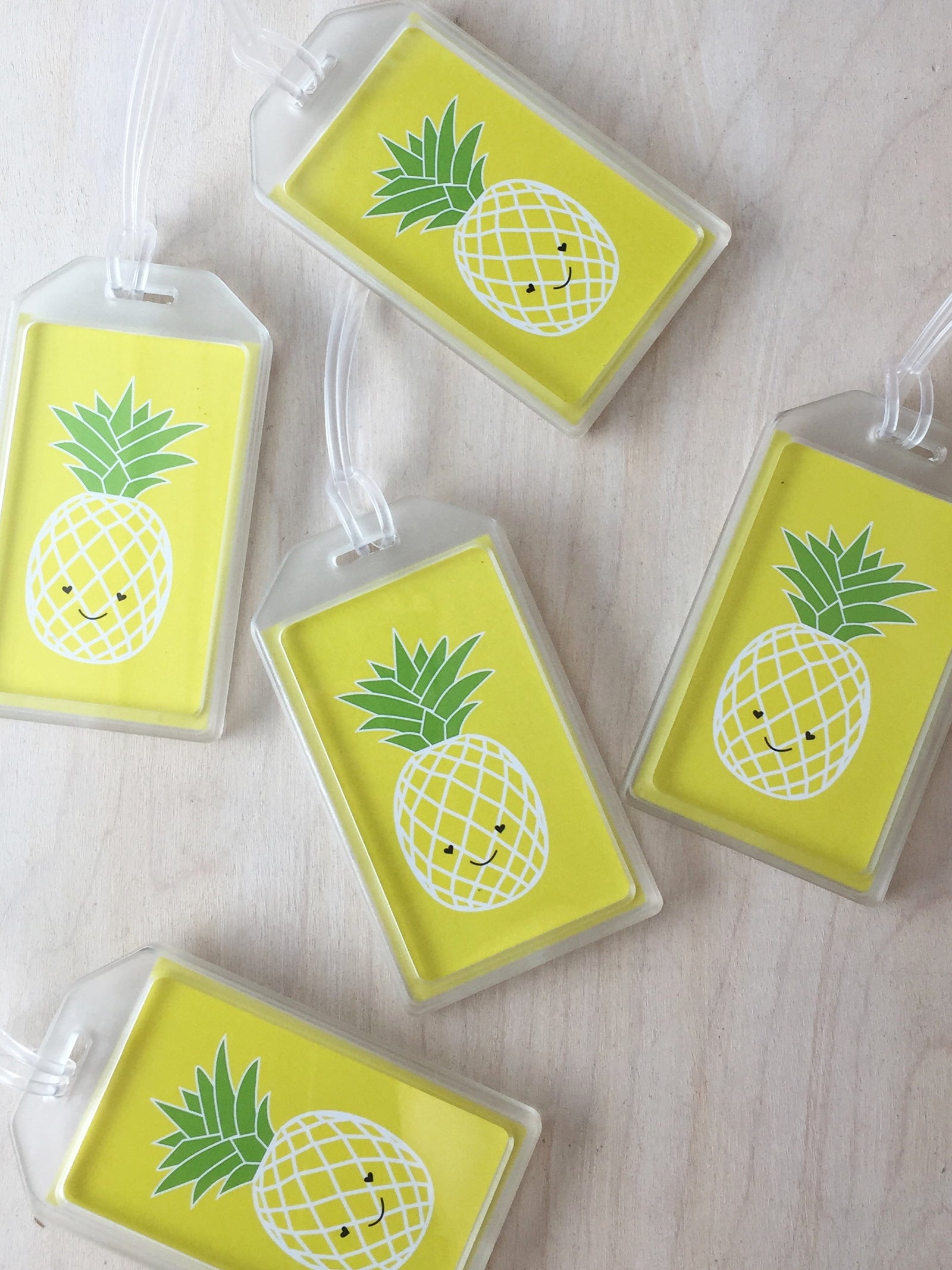 Pop-Up Mākeke - Matsumoto Studio - Happy Pineapple Plastic Luggage Tag