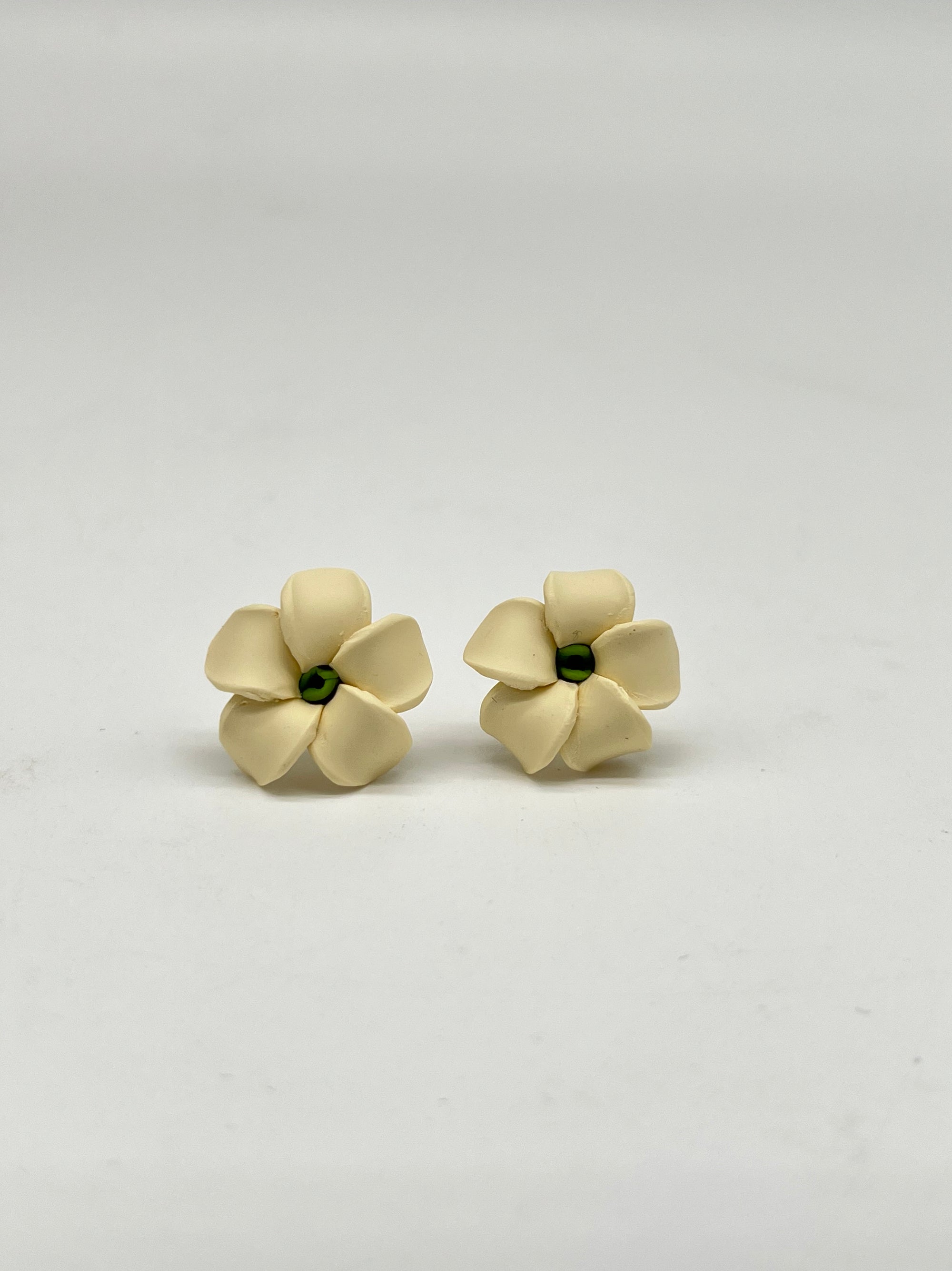 Puakenikeni Stud Earrings