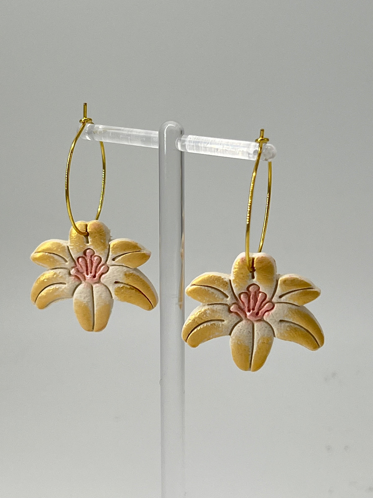 Resin Lily Earrings - Gold &amp; Pink