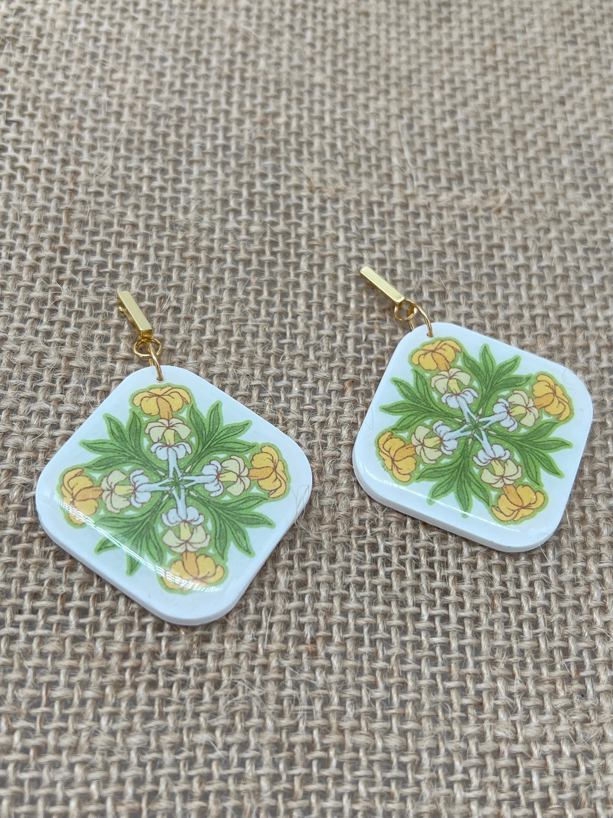 Resin Puakenikeni Earrings - Yellow