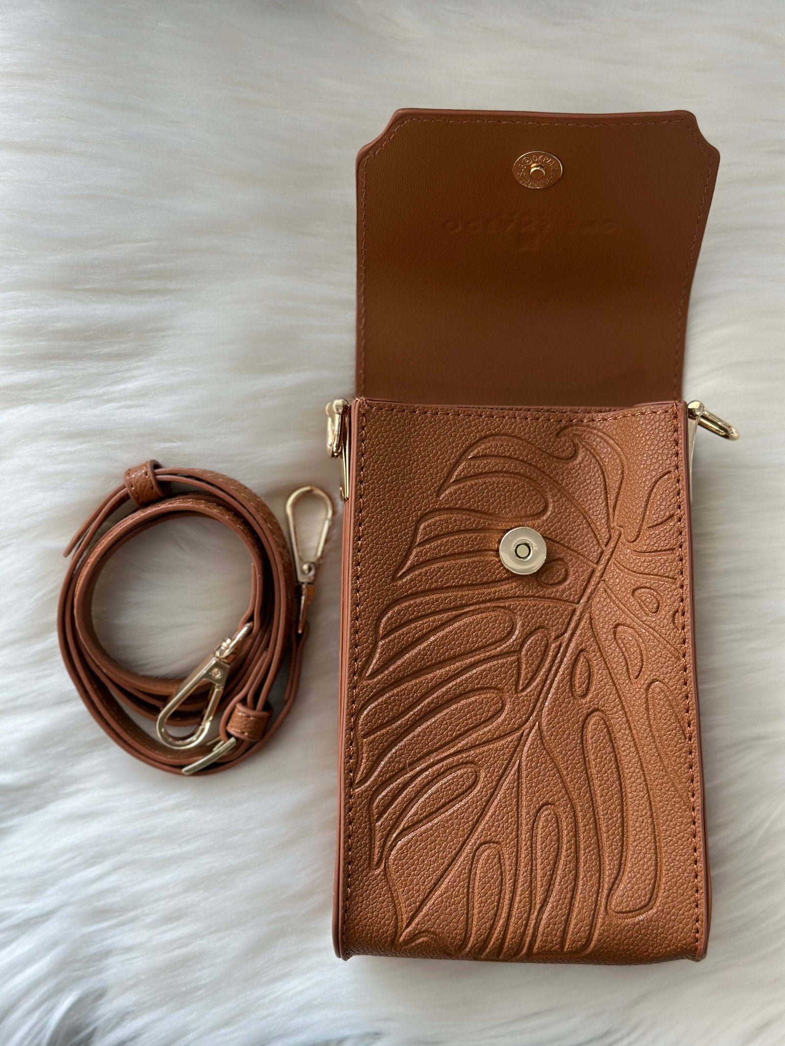 Pop-Up Mākeke - Oceans End Hawaii - Megan Crossbody Bag in Caramel - Open View