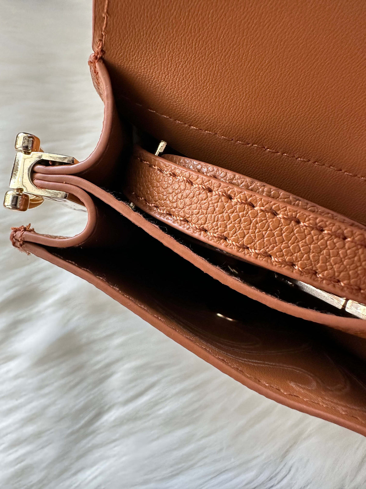 Pop-Up Mākeke - Oceans End Hawaii - Megan Crossbody Bag in Caramel - Close Up