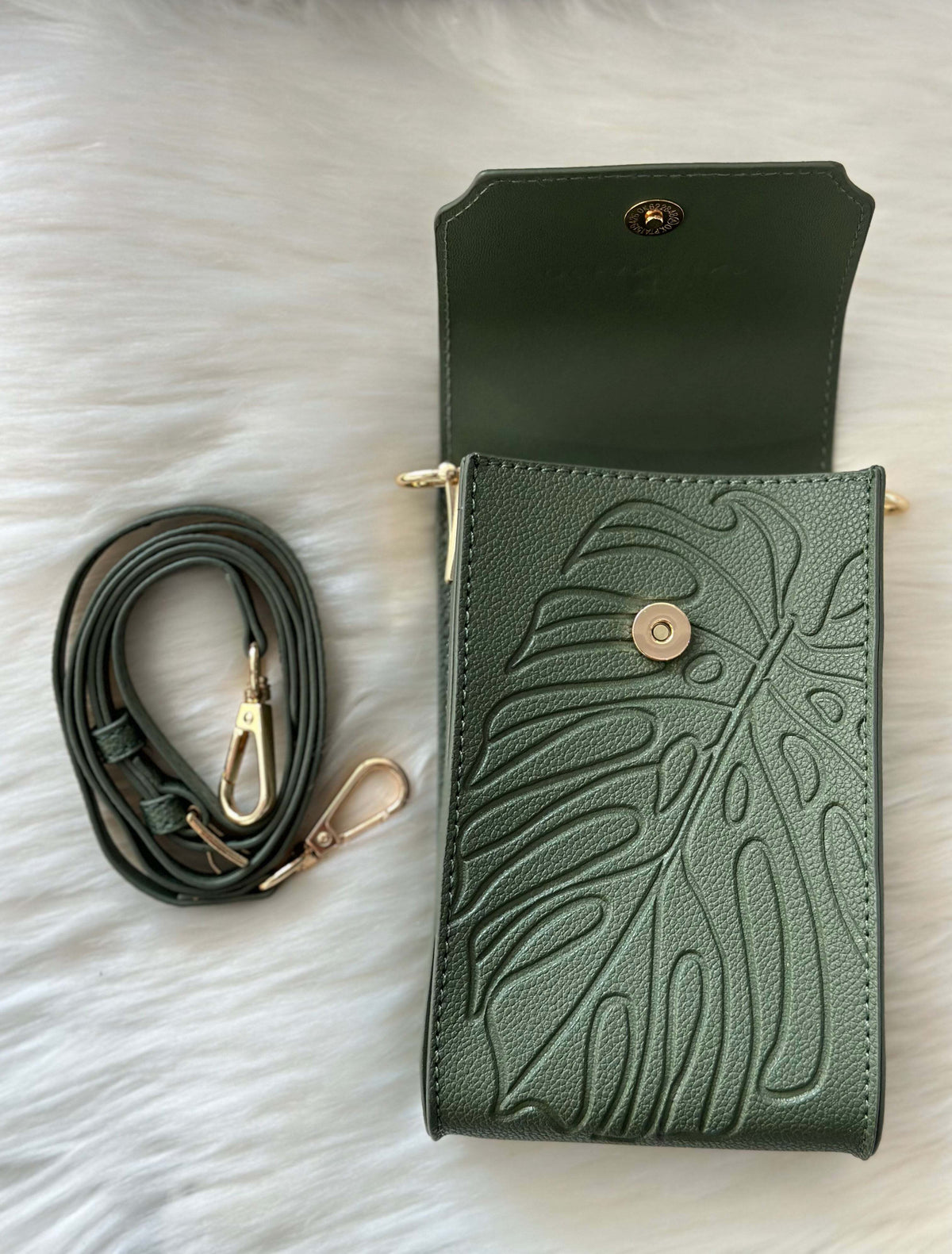 Pop-Up Mākeke - Oceans End Hawaii - Megan Crossbody Bag in Emerald - Open