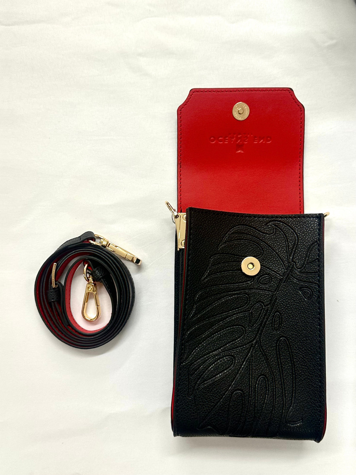 Pop-Up Mākeke - Oceans End Hawaii - Megan Crossbody Bag in Onyx - Open