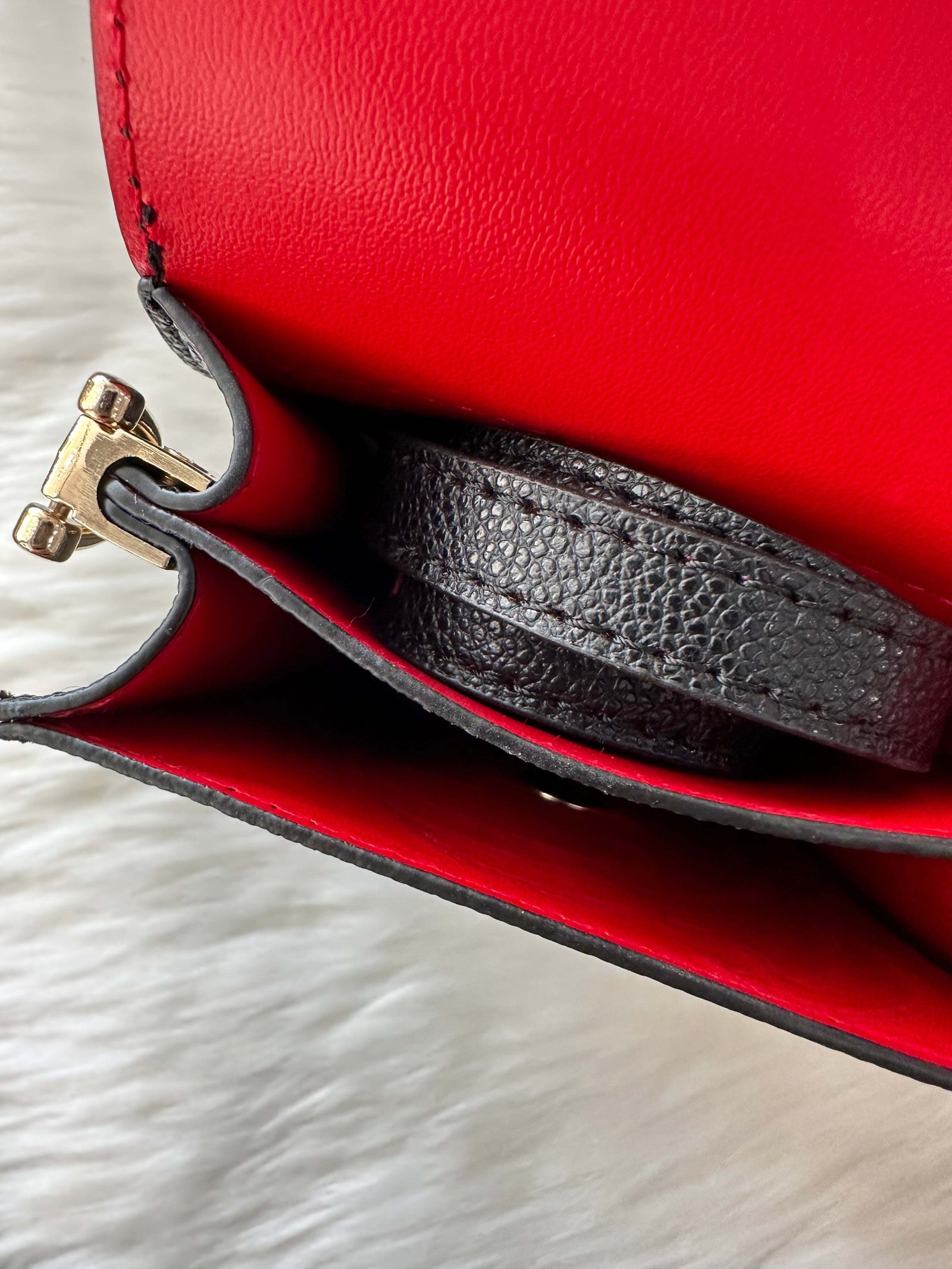 Pop-Up Mākeke - Oceans End Hawaii - Megan Crossbody Bag in Onyx - Close Up