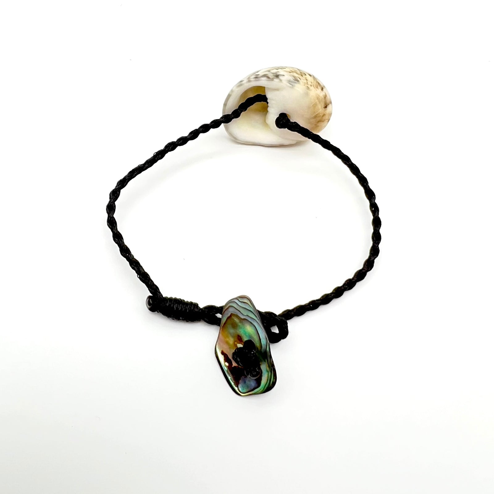 Pop-Up Mākeke - Pawehi Creations - Kupeʻe Shell Bracelet - Style #1 - Back View
