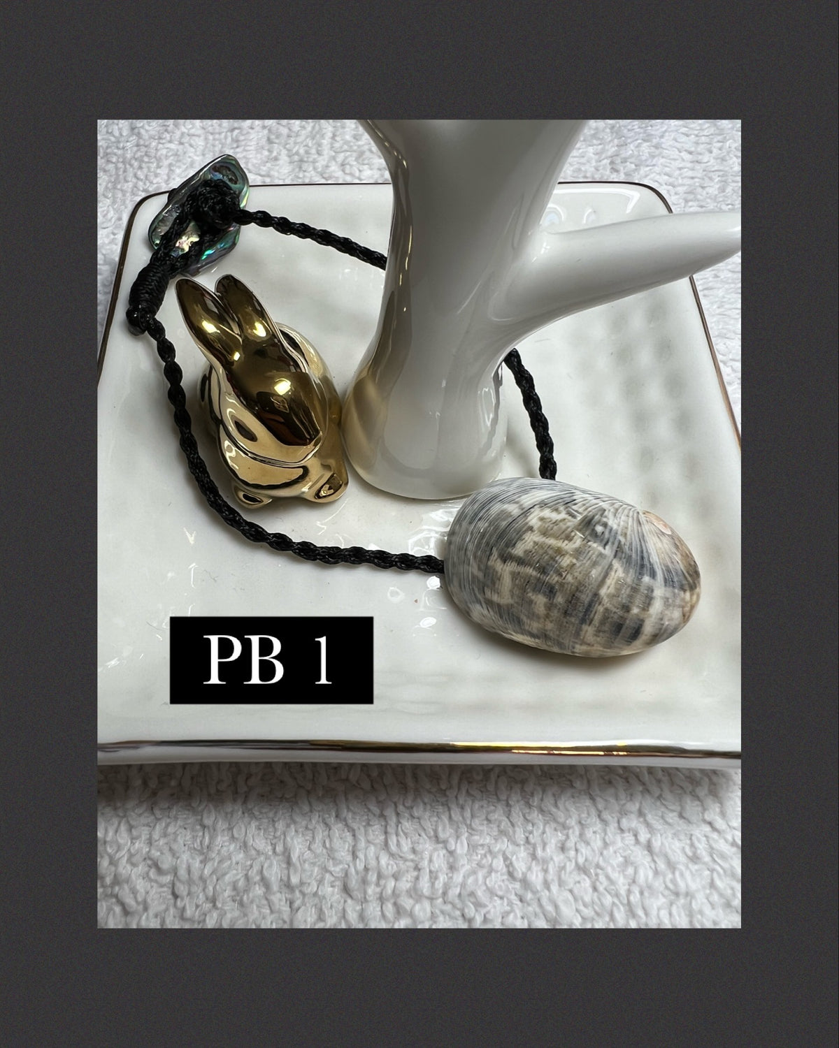 Pop-Up Mākeke - Pawehi Creations - Kupeʻe Shell Bracelet - Style #1
