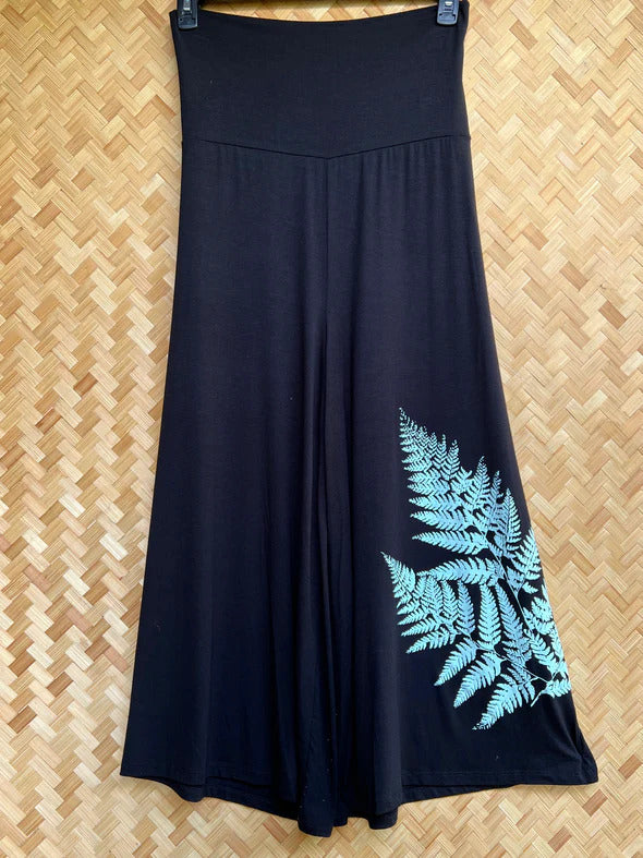 Pop-Up Mākeke - Puahina - Kaila Capri Pants - Lavender Peʻahi - Front View